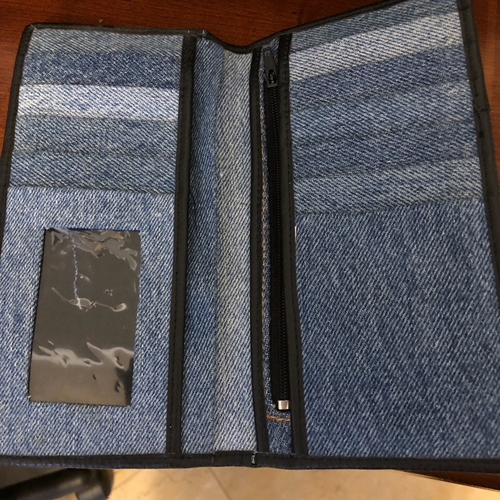 Levi’s Wallet - Picture 2 of 4